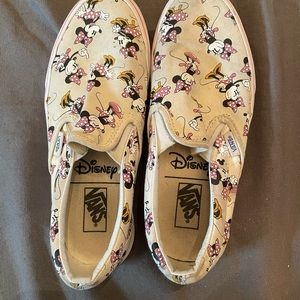 DISNEY X VANS MINNIE SLIDE ONS SIZE 7 or men’s 5.5